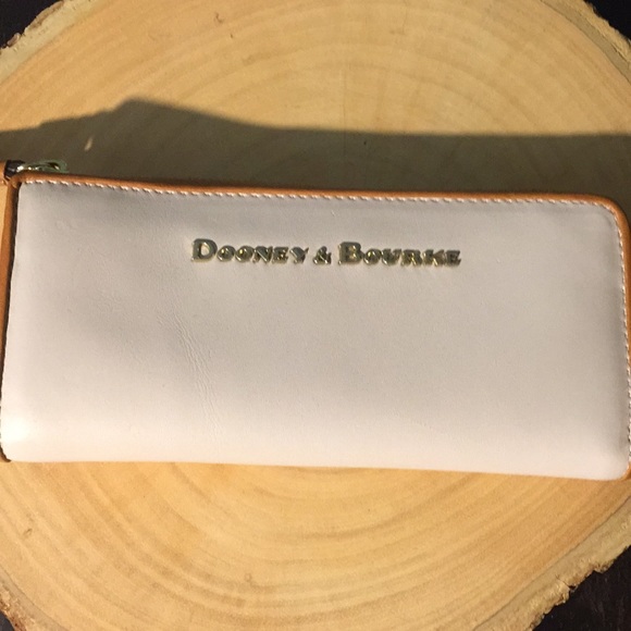 Dooney & Bourke Handbags - Dooney & Bourke Wallet Dooney & Bourke Handbags - Dooney & Bourke Wallet